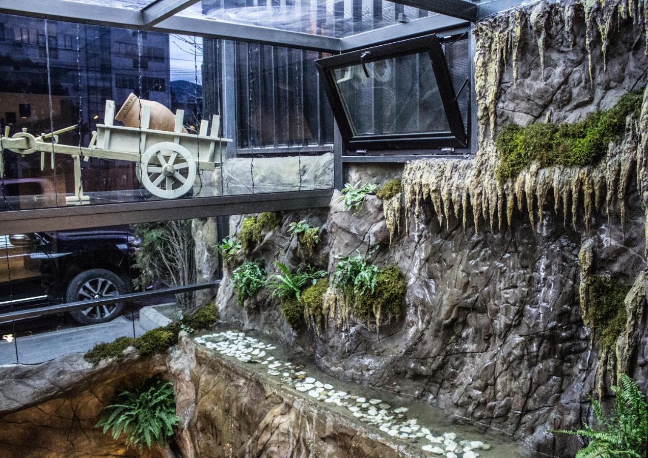 BG Palace Hotel Tiflis Exterior foto